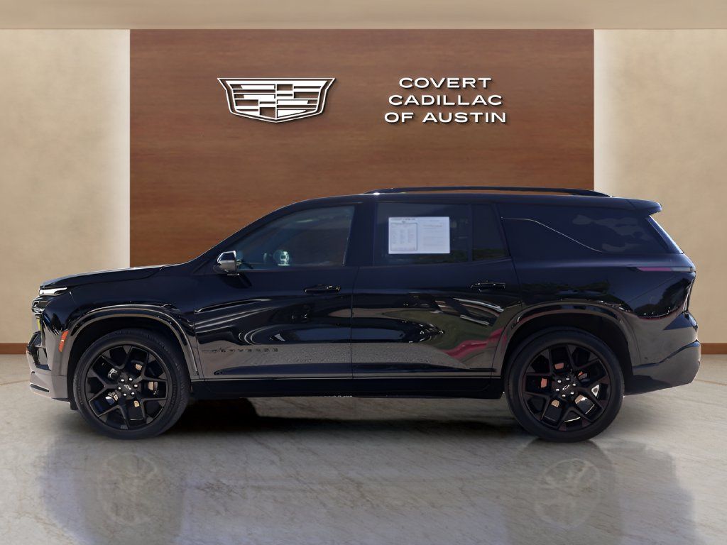 Used 2025 Chevrolet Traverse RS FWD image 2