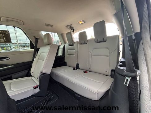 Used 2023 Nissan Pathfinder SL AWD/4WD image 15