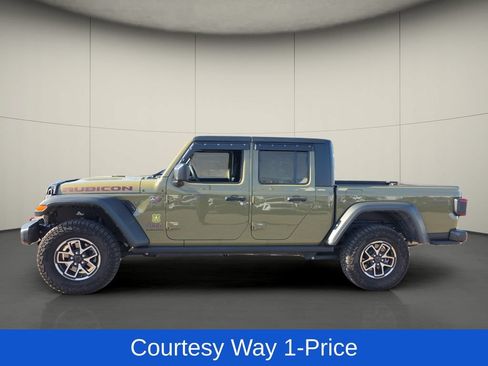 Used 2025 Jeep Gladiator Rubicon w/ Technology Group AWD/4WD image 5