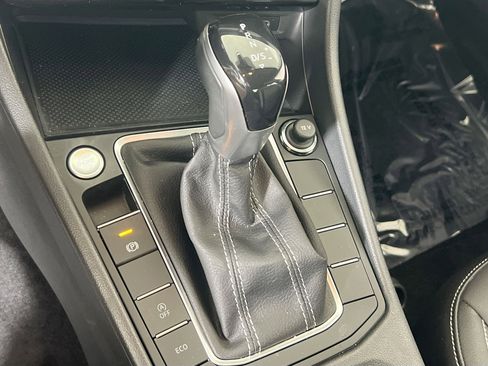 Used 2023 Volkswagen Jetta SE image 16