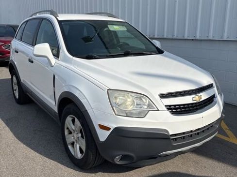 Used 2013 Chevrolet Captiva Sport LS FWD image 2