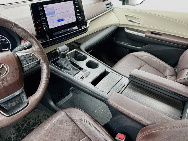 Used 2024 Toyota Sienna Platinum AWD/4WD image 22