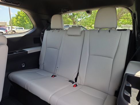 Used 2026 Toyota Grand Highlander AWD Hybrid image 10