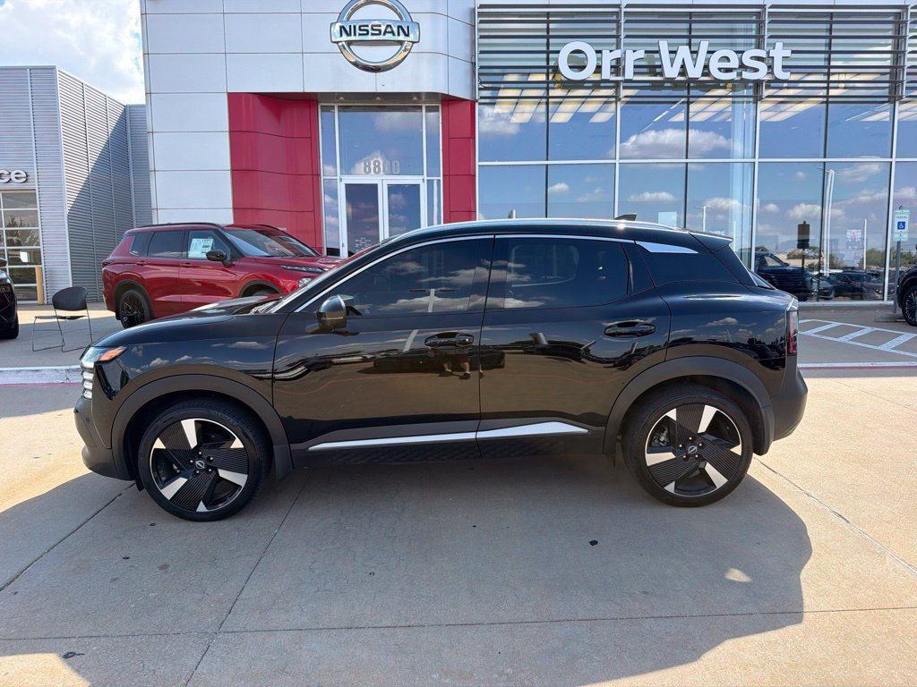 Used 2025 Nissan Kicks SR AWD/4WD image 2