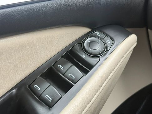 Used 2021 Buick Enclave Essence w/ Sound and Sites Package AWD/4WD image 38