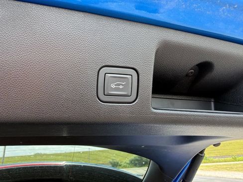 Used 2025 Chevrolet Equinox EV LT w/ Convenience Package FWD image 10