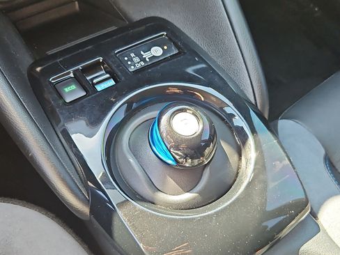 Used 2020 Nissan Leaf SL Plus FWD image 17