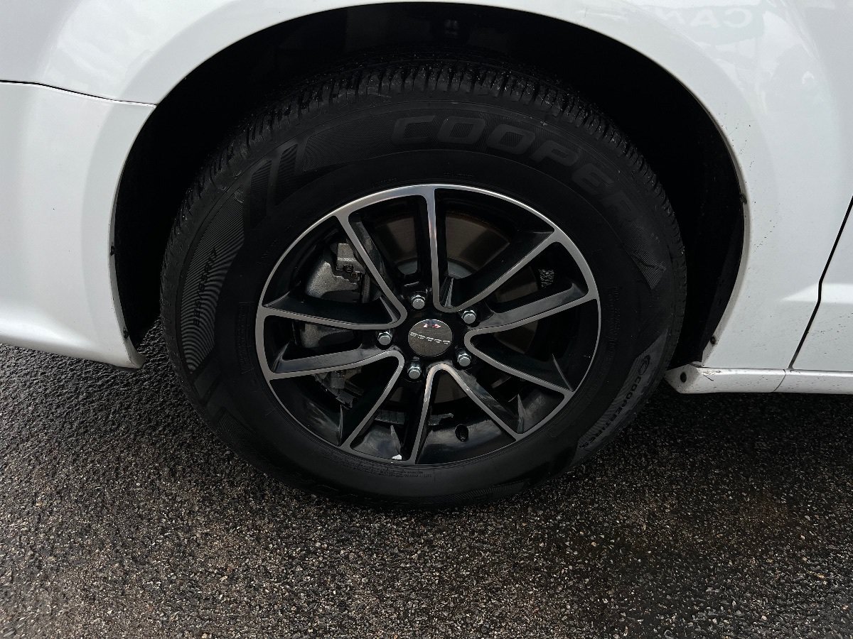Used 2018 Dodge Grand Caravan SE FWD image 38