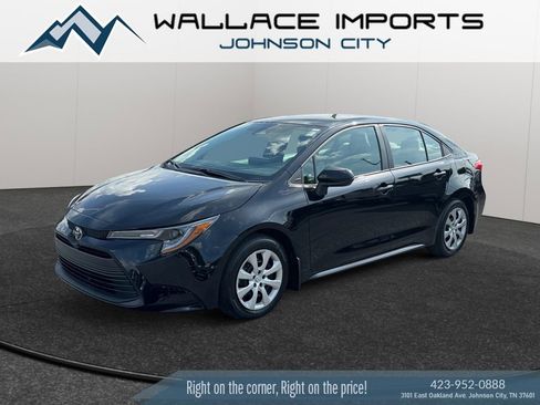 Used 2025 Toyota Corolla LE FWD image 2