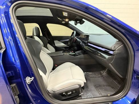 Used 2025 BMW M5 w/ Executive Package image 45