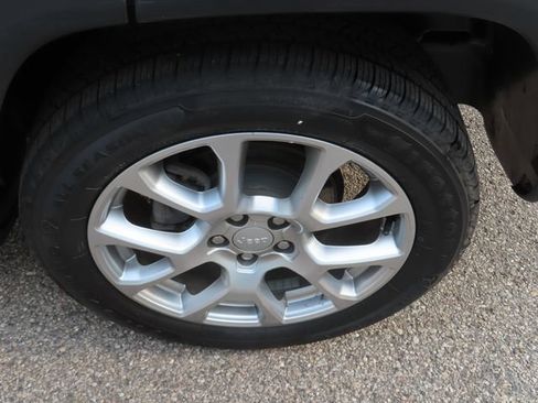 Used 2023 Jeep Compass Latitude AWD/4WD image 14