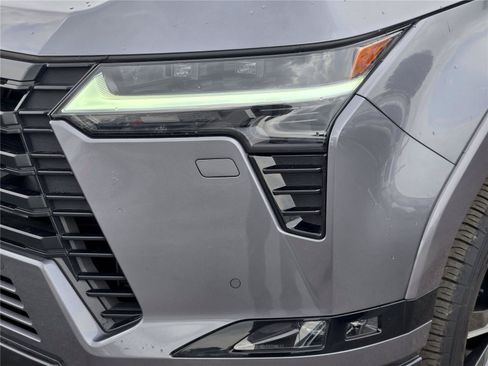 Used 2025 Lexus GX 550 w/ Accessory Package (2T) AWD/4WD image 10
