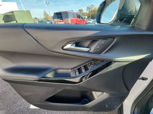 New 2026 Chevrolet Equinox LT w/ Convenience Package II image 18