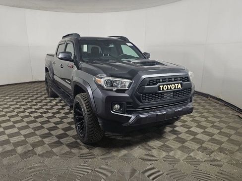 Used 2019 Toyota Tacoma TRD Sport w/ Technology Package AWD/4WD image 4