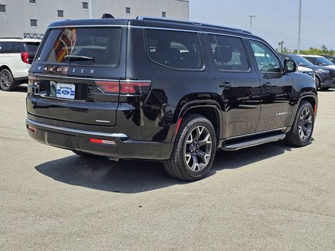 Used 2024 Jeep Wagoneer Series III AWD/4WD image 8