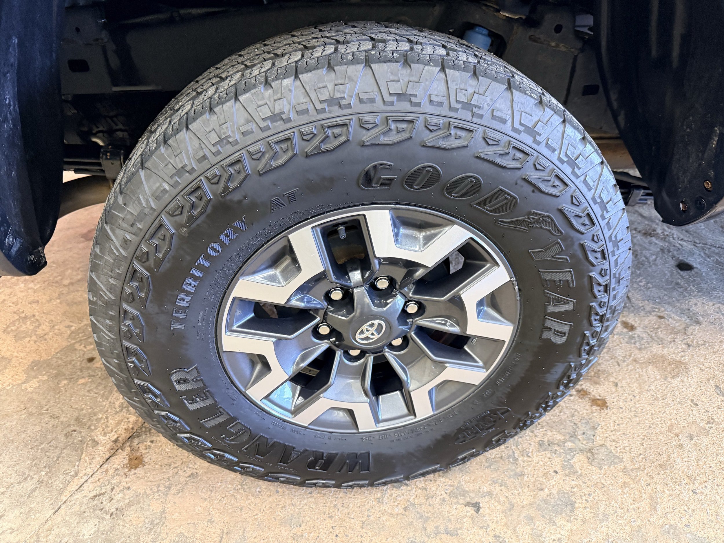 Used 2023 Toyota Tacoma TRD Off-Road w/ TRD Premium Off Road Package AWD/4WD image 11