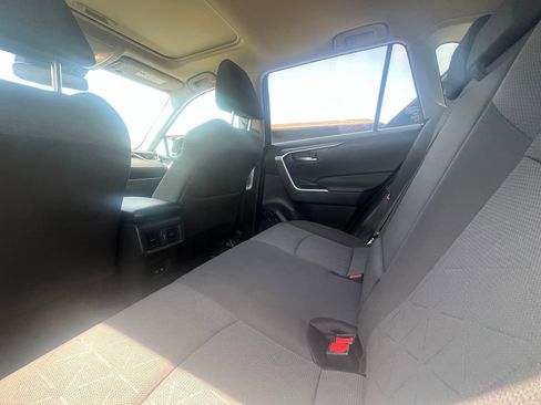 Used 2020 Toyota RAV4 XLE w/ Convenience Package AWD/4WD image 16
