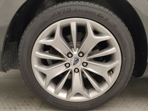 Used 2015 Ford Taurus Limited FWD image 31