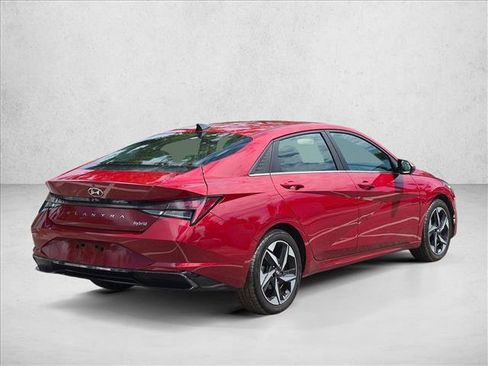 Used 2022 Hyundai Elantra Limited FWD image 5