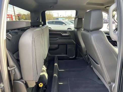 Used 2024 GMC Sierra 1500 SLT image 18