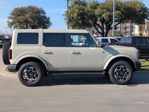 New 2025 Ford Bronco Outer Banks AWD/4WD image 3