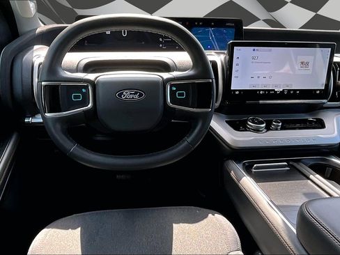 Used 2025 Ford Expedition Active RWD image 5