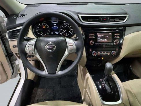 Used 2016 Nissan Rogue SV FWD image 33