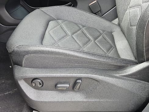Used 2024 Volkswagen Atlas SE FWD image 19