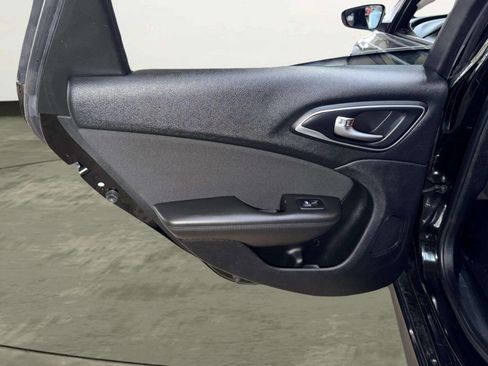 Used 2015 Chrysler 200 Limited w/ Convenience Group FWD image 21