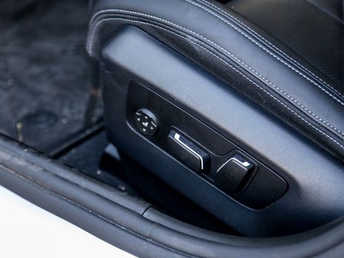 Used 2025 BMW 530i xDrive w/ Premium Package image 16