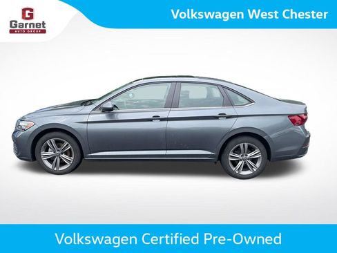 Certified 2024 Volkswagen Jetta SE w/ Panoramic Sunroof Package FWD image 2