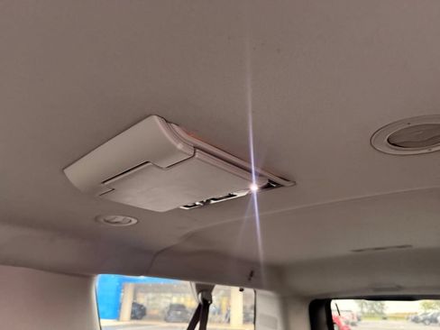Used 2017 Chevrolet Suburban Premier AWD/4WD image 13
