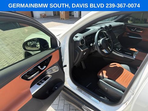 Used 2024 Mercedes-Benz GLC 300 4MATIC image 11