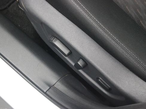 Used 2018 Nissan Rogue SV image 18