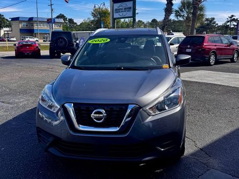 Used 2020 Nissan Kicks SV image 2