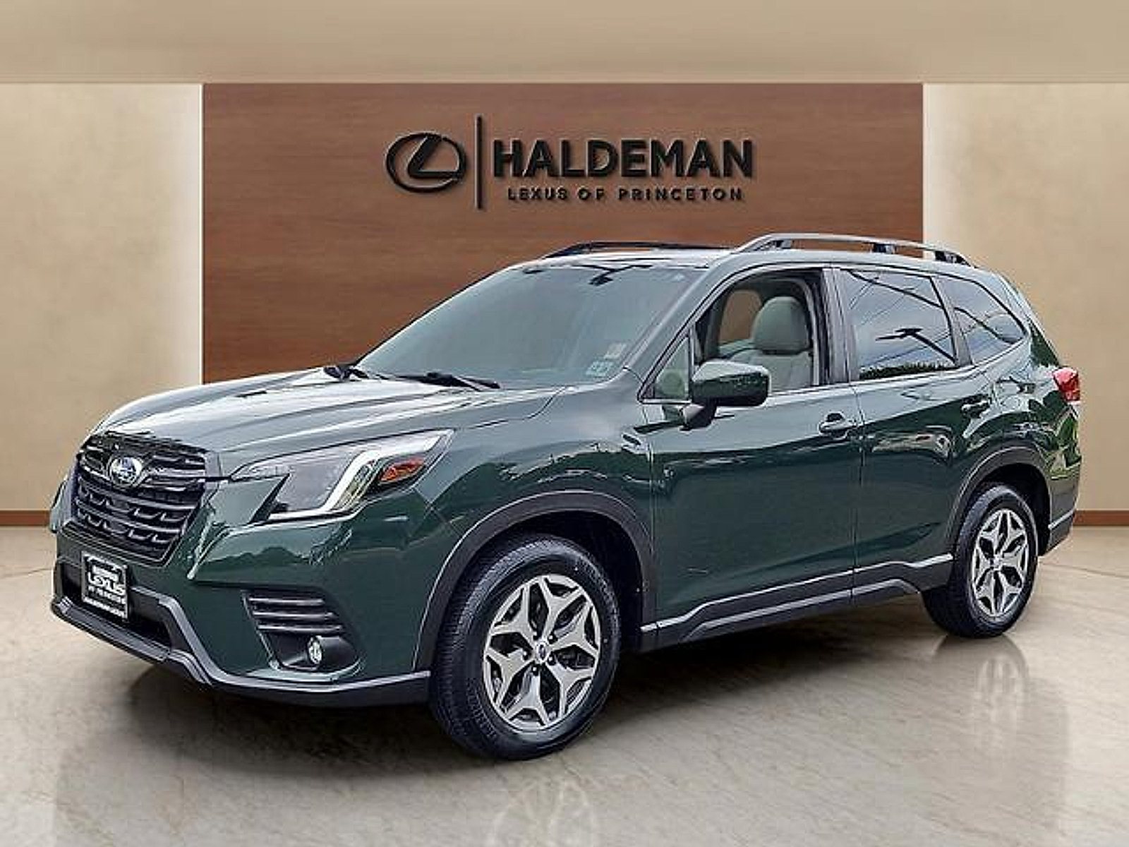 Used 2024 Subaru Forester Premium AWD/4WD image 3