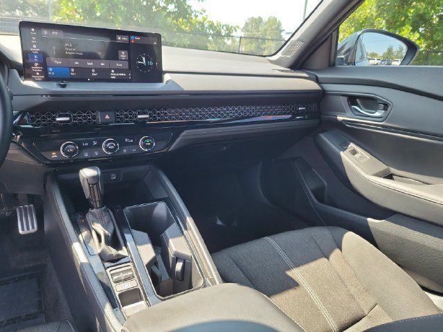 Used 2024 Honda Accord Sport image 28