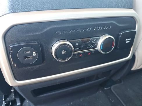 Used 2023 Ford Expedition Limited AWD/4WD image 14