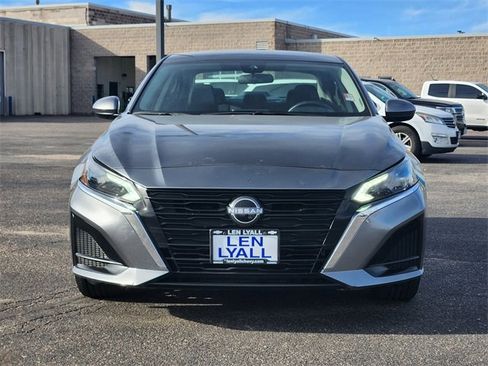 Used 2023 Nissan Altima 2.5 SV image 5