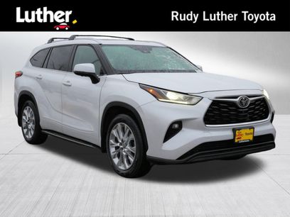 Used 2023 Toyota Highlander Limited