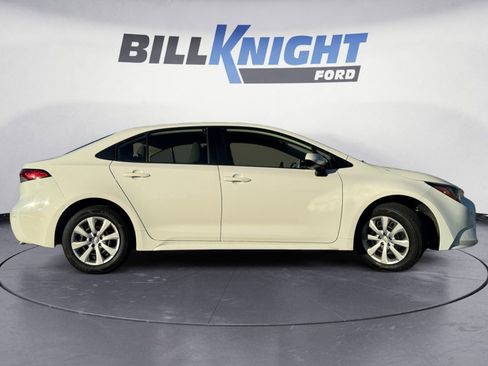 Used 2021 Toyota Corolla LE image 6