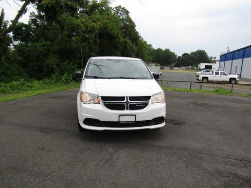 Used 2019 Dodge Grand Caravan SE w/ UConnect Hands-Free Group image 45