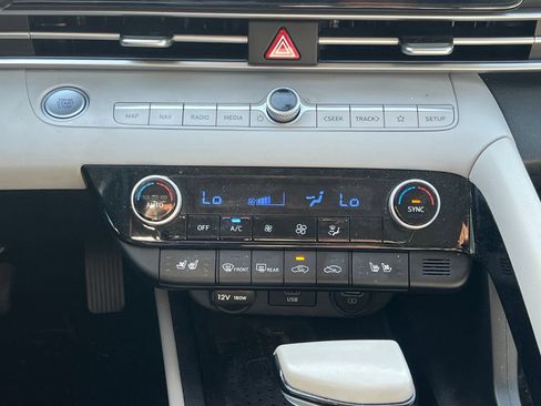 Used 2023 Hyundai Elantra Limited w/ Preferred Accessory Package FWD image 33