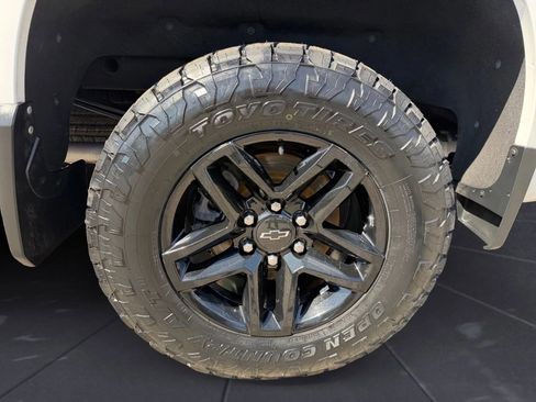 Used 2020 Chevrolet Silverado 1500 LT Trail Boss image 40