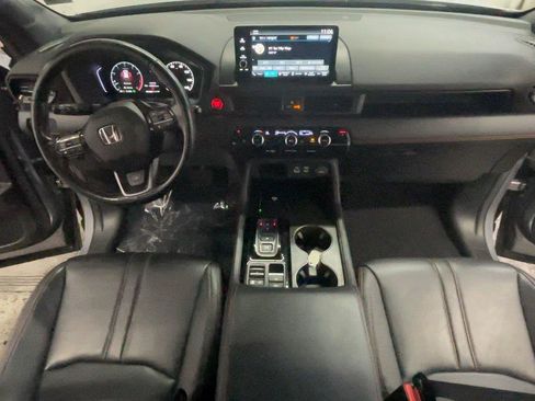 Used 2025 Honda Pilot TrailSport image 27