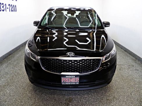 Used 2018 Kia Sedona L FWD image 2