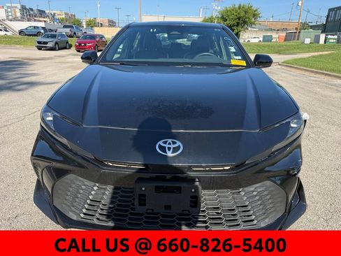 Used 2025 Toyota Camry SE FWD image 31