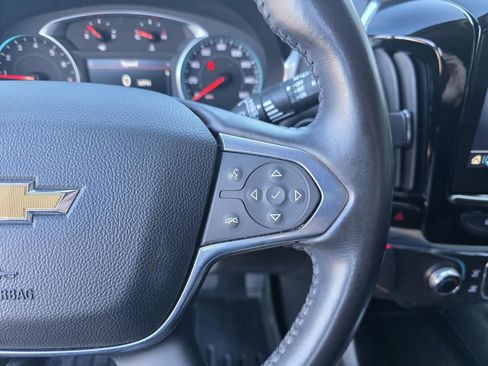Used 2021 Chevrolet Traverse LT image 17