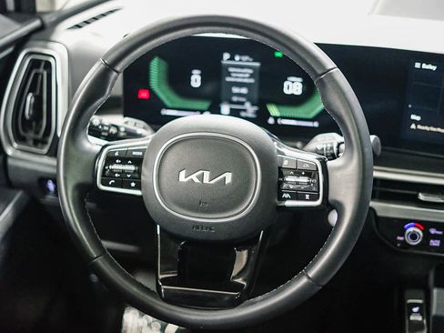 Used 2024 Kia Sorento EX w/ Panoramic Sunroof Package image 18