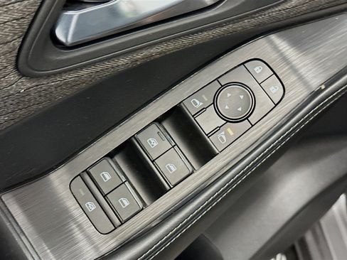 Used 2023 Nissan Rogue SV image 15